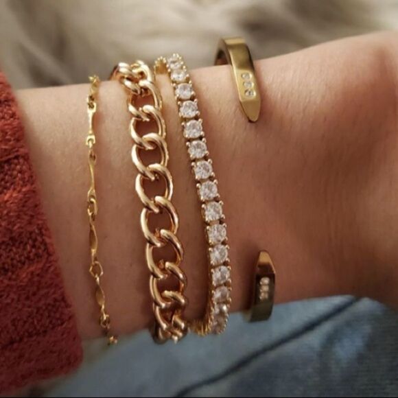 Gorgeous New DiamondâTennisâBraceletâinâGold - Picture 3 of 5
